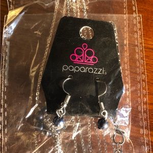 🍒5/$25🍒necklace and earrings